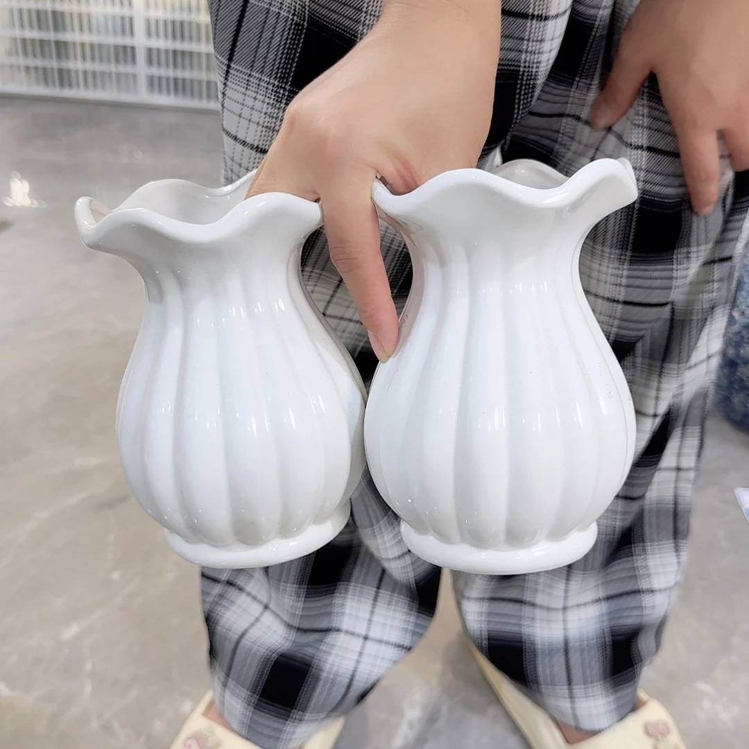 两个小花瓶高15厘米瑕疵