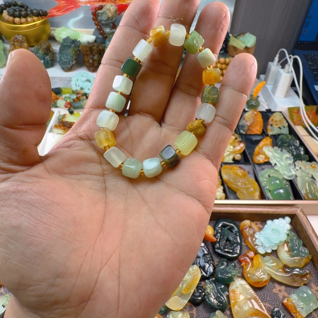 蛇纹石玉未镶嵌颈饰