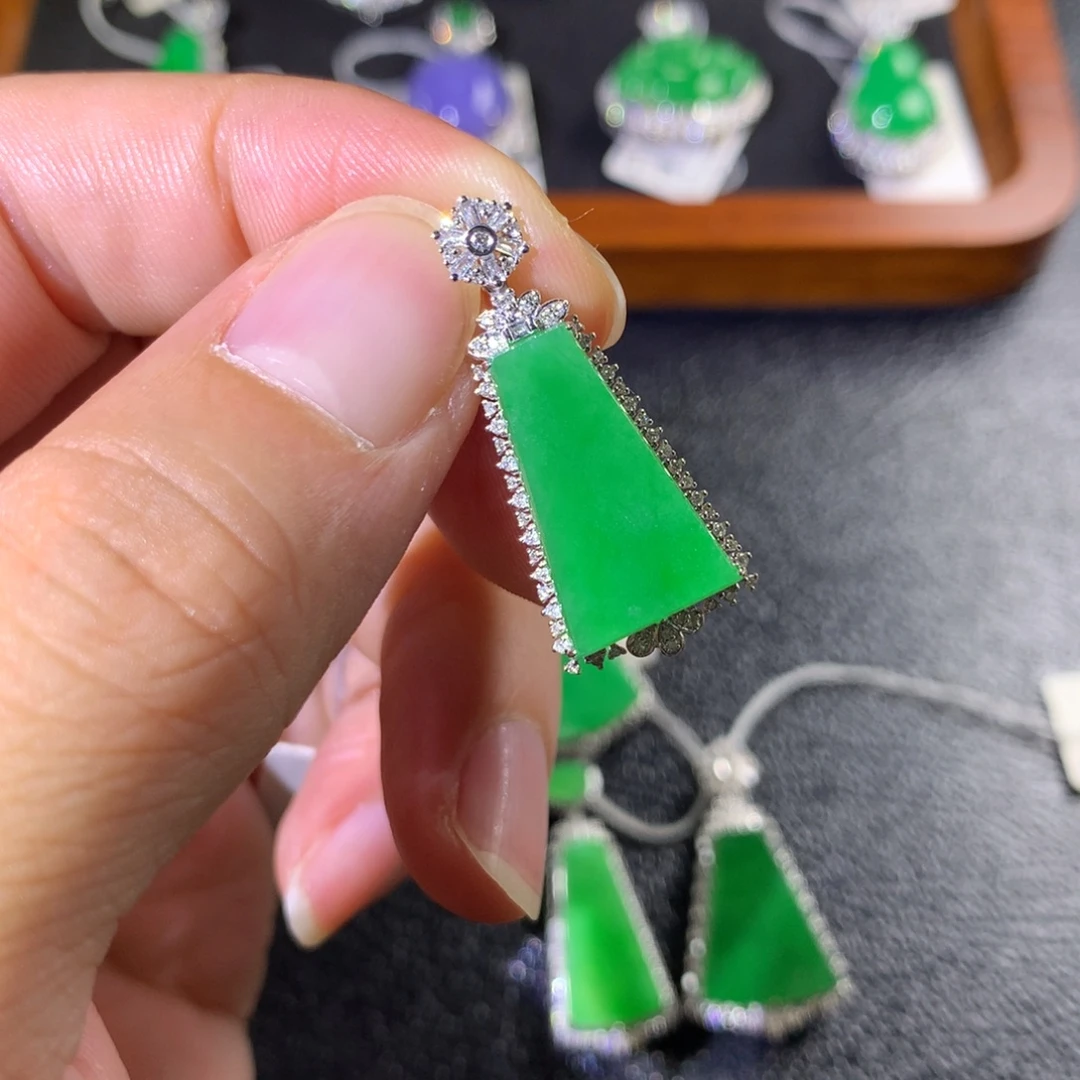 翡翠18K金镶嵌颈饰翡翠