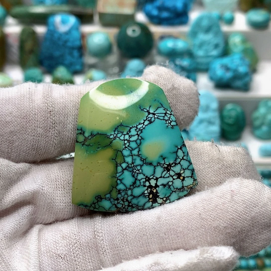 田***子绿松石未镶嵌天然原矿 地大质检