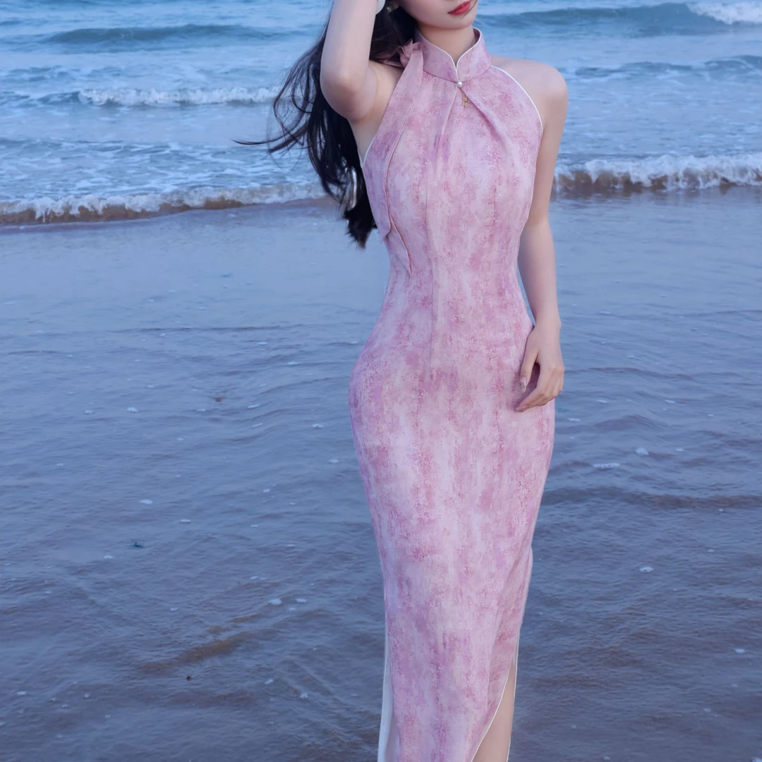 俏娘鱼粉色新中式无袖挂脖旗袍裙子女款爆款2025新款改良日常可穿