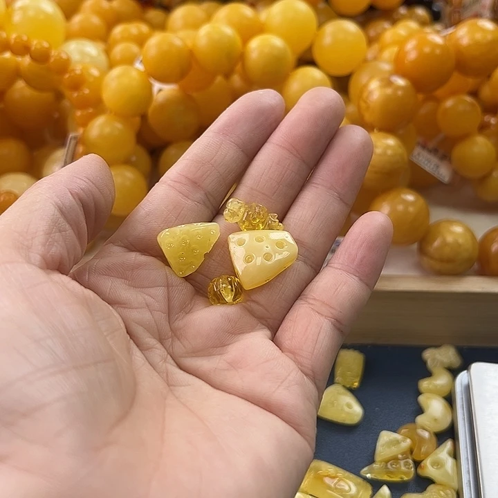 未镶嵌琥珀珠宝奇石