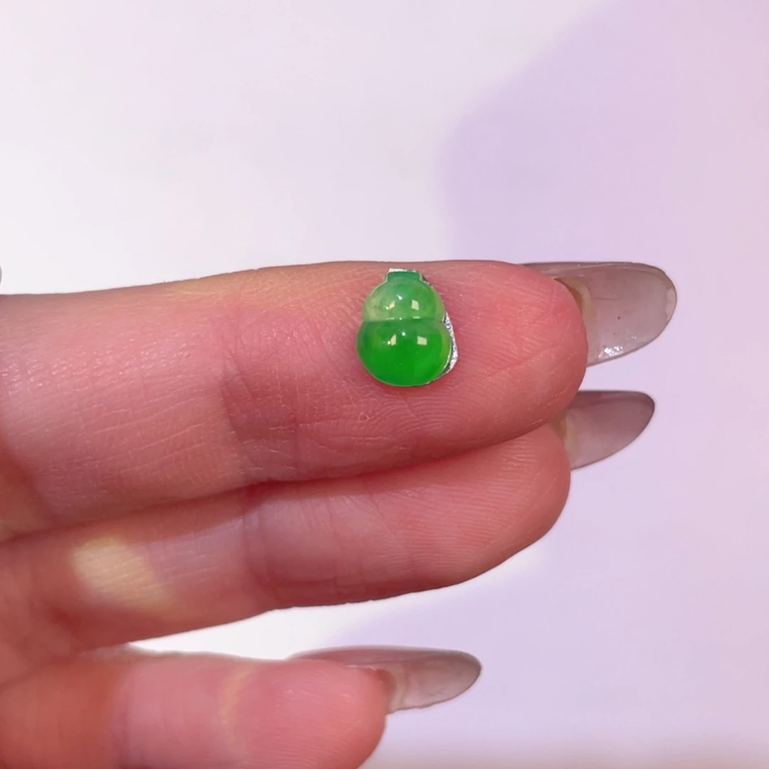 翡翠未镶嵌颈饰裸石