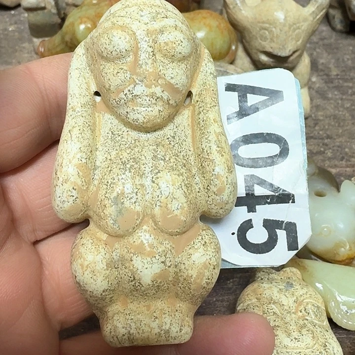 蛇纹石玉颈饰未镶嵌