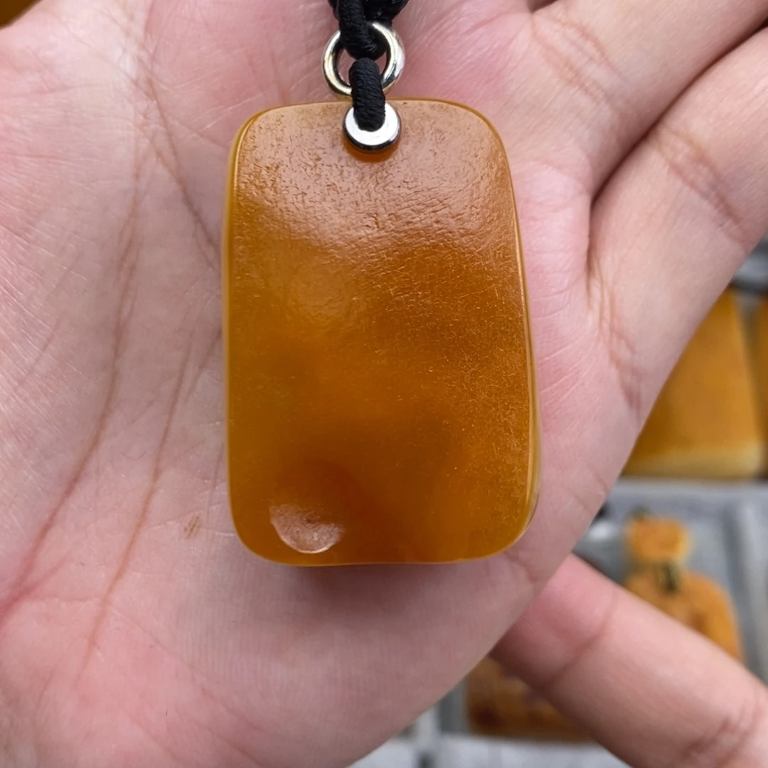 琥珀吊坠(赠链)未镶嵌
