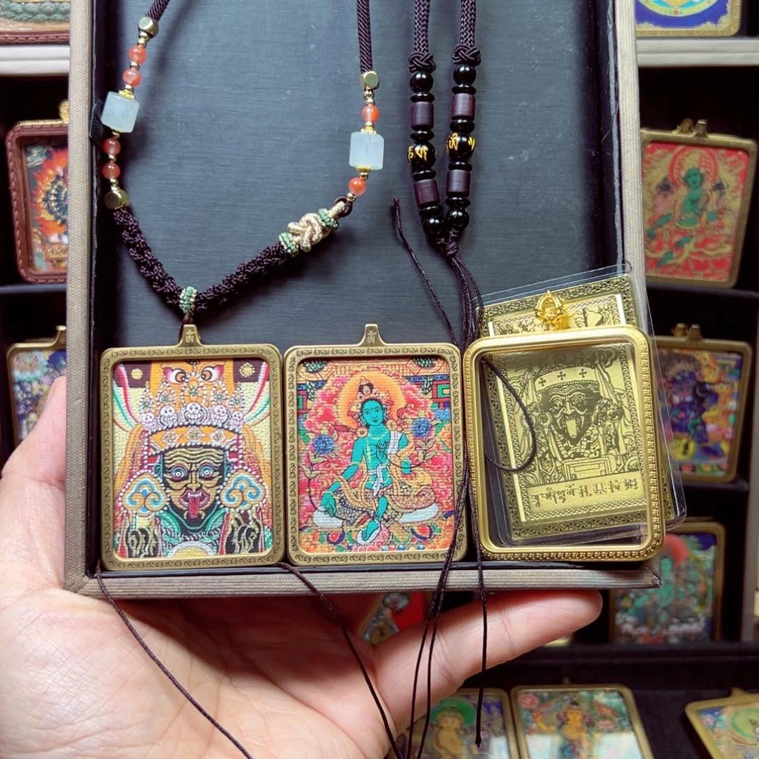 吊坠酷美丽而美丽地生活