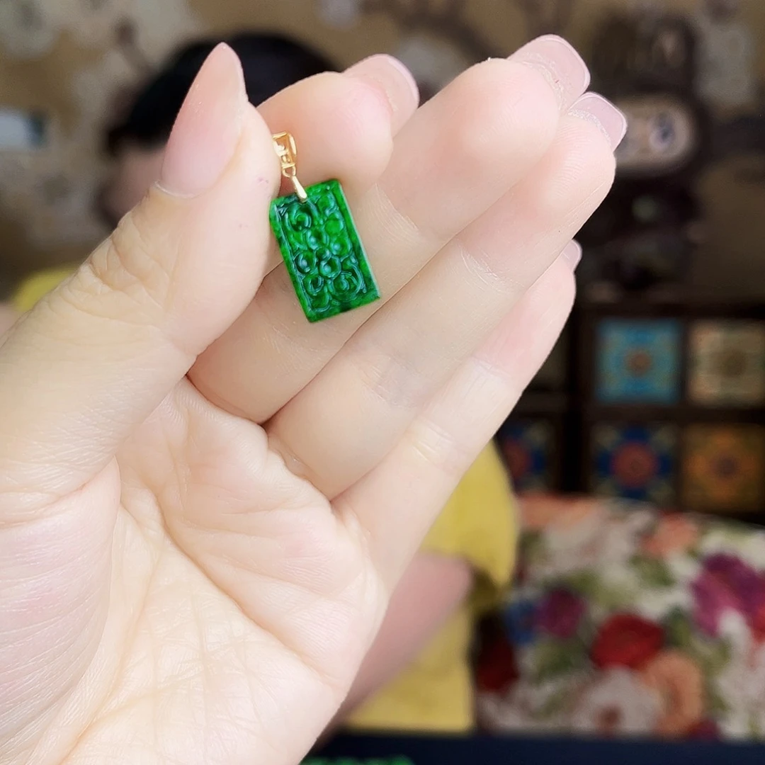 翡翠18K金镶嵌颈饰多样性