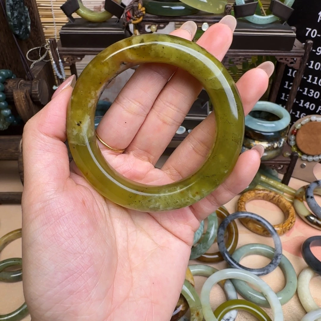 蛇纹石玉未镶嵌手镯