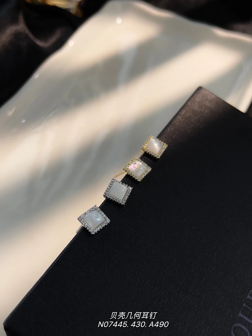 铜合金贝壳耳饰 简约方形贝壳耳钉轻奢设计感气质百搭耳饰07445