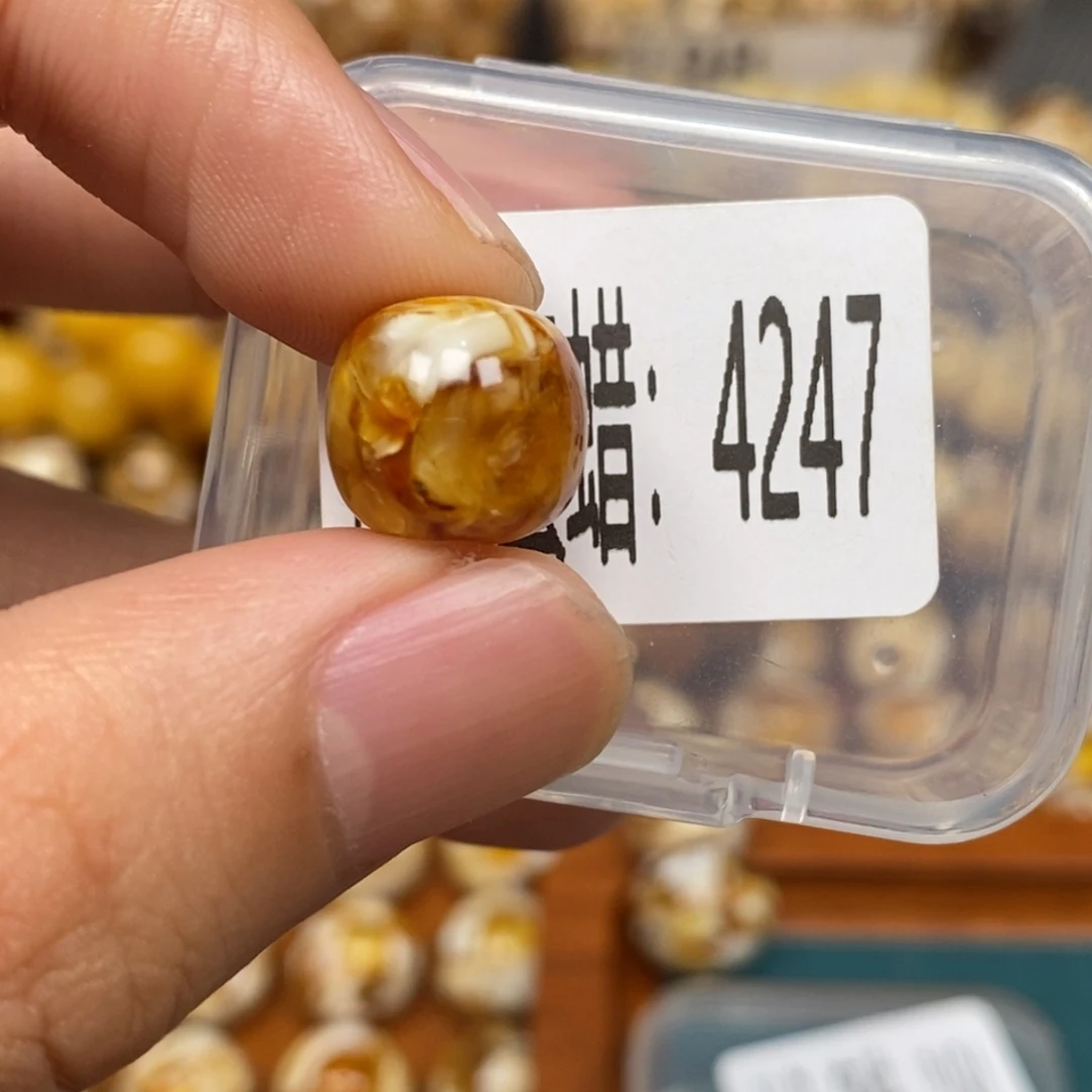 蜜蜡未镶嵌珠宝奇石4247