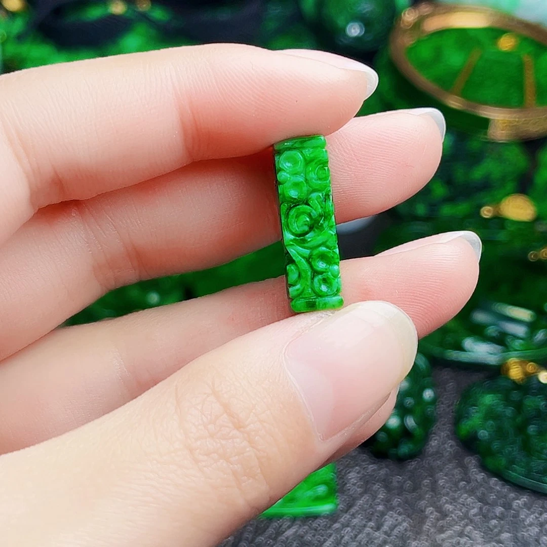 颈饰未镶嵌翡翠多样性