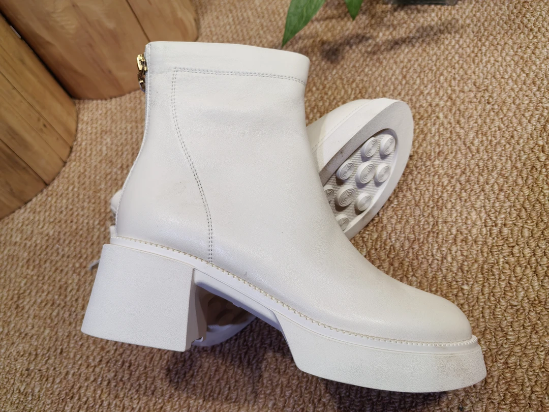 女鞋时尚高跟时装靴秋冬方头女靴英伦风中跟软底软面阔腿裤高端