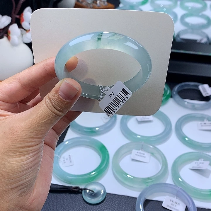 未镶嵌手镯翡翠冰种绿花