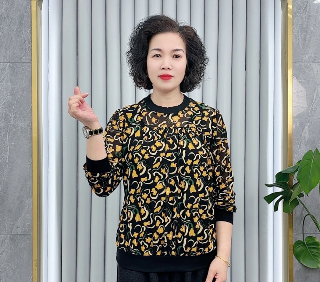 2025春季时尚洋气妈妈装长袖上衣宽松显瘦小衫百搭休闲碎花打底衫