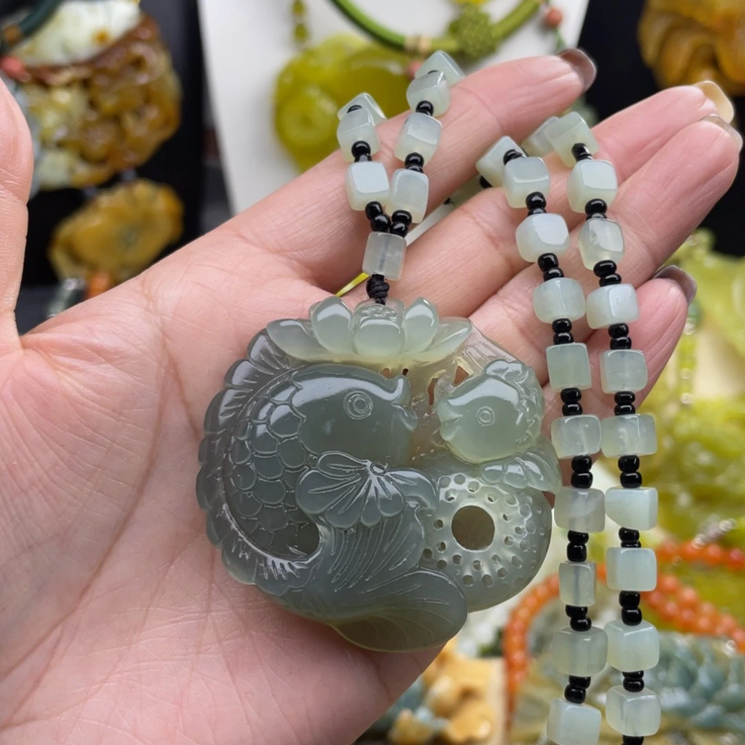 未镶嵌蛇纹石玉颈饰