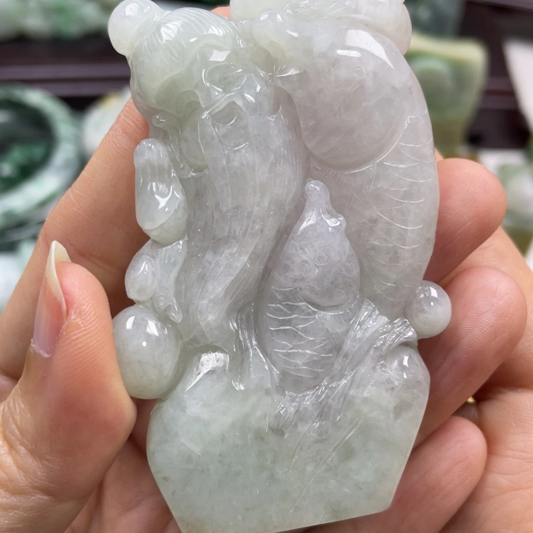 翡翠未镶嵌颈饰牌子