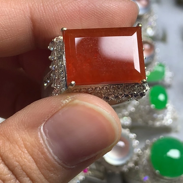 翡翠未镶嵌戒指铜托，卖裸石，需要二次镶嵌