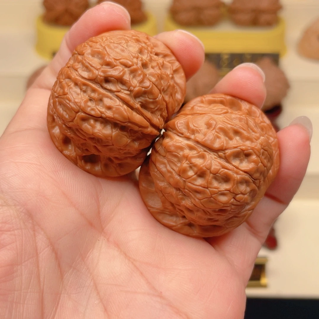 文玩核桃把件蟒皮纹血麒麟41