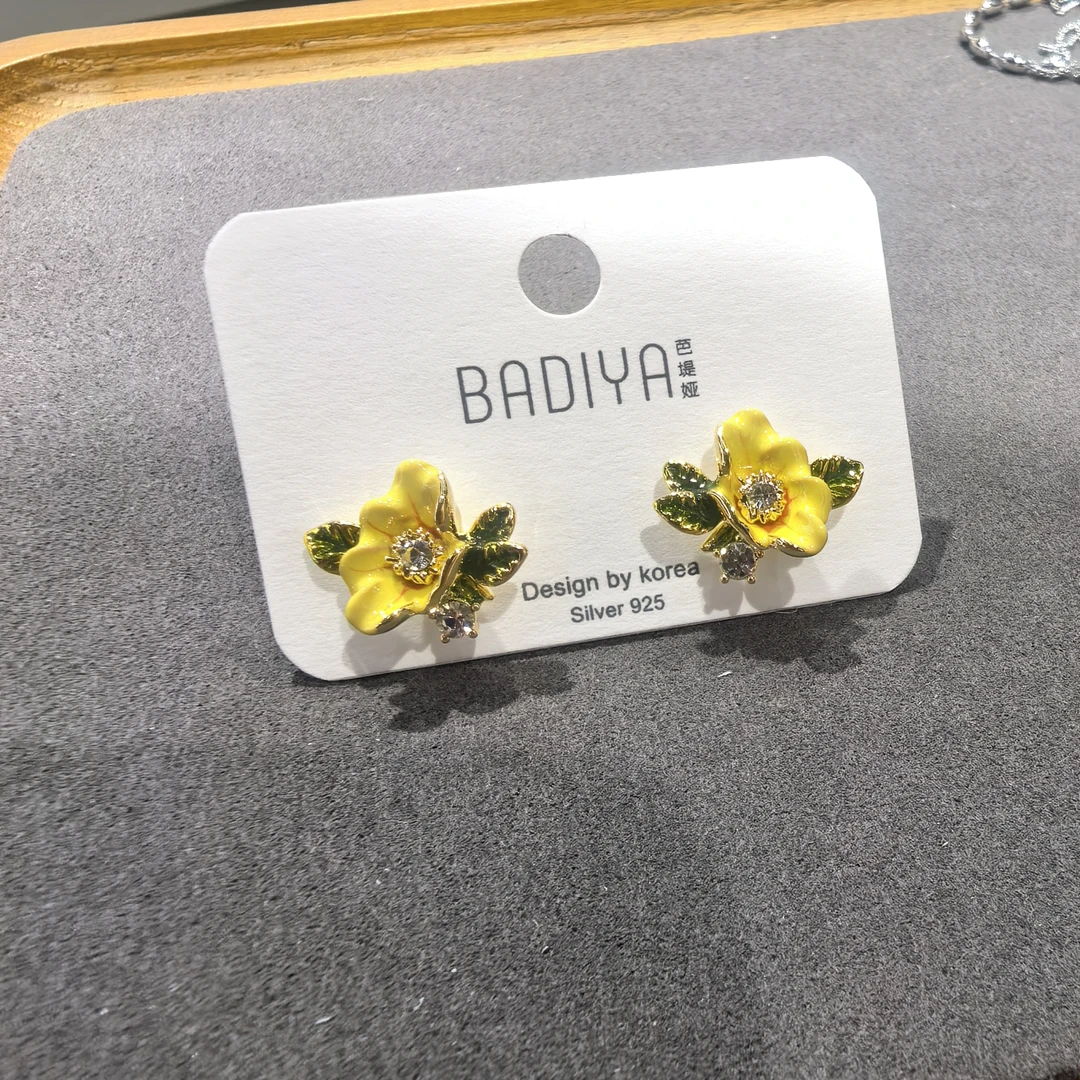 B446黄色花花闪闪耳钉耳饰