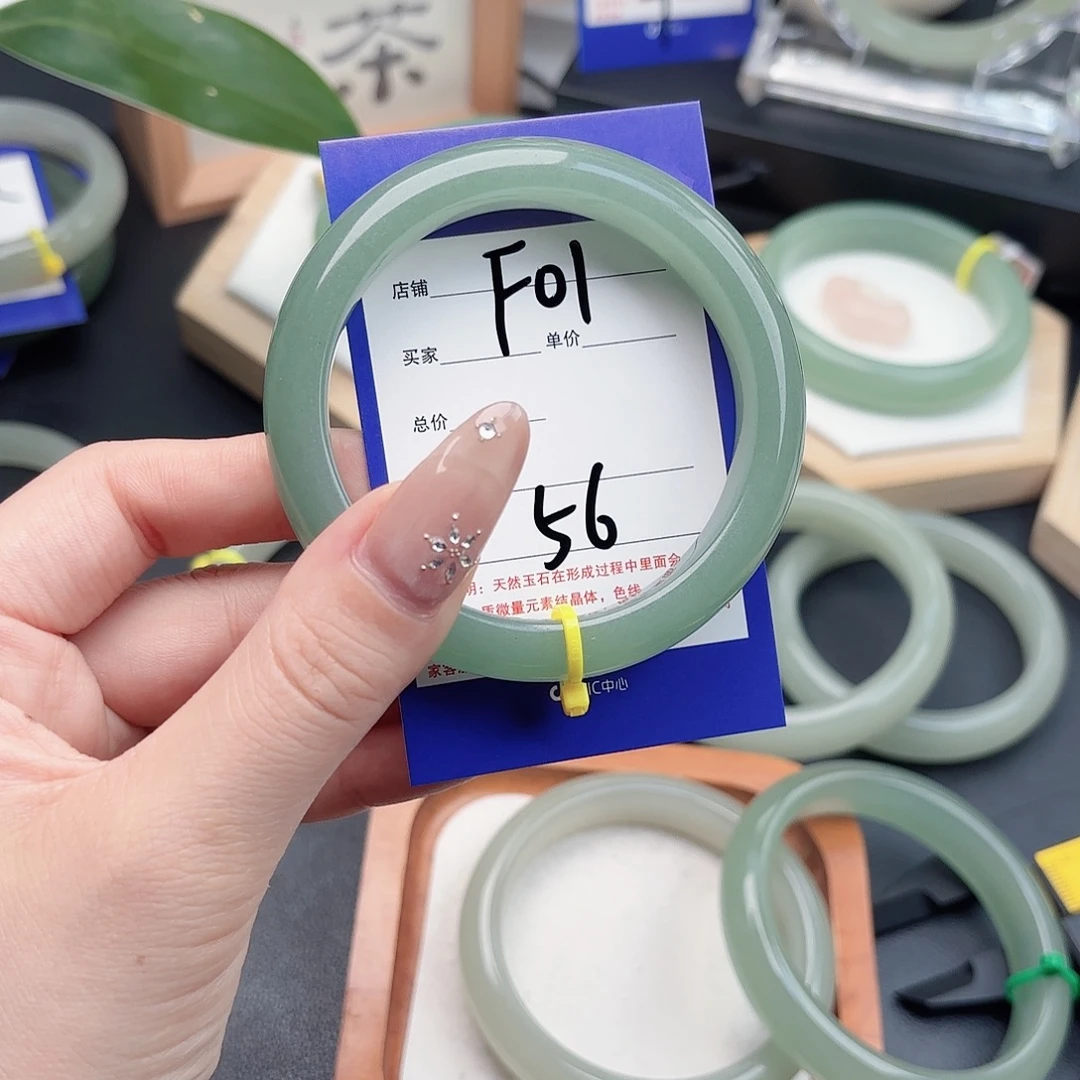 雨***雨石英质玉未镶嵌手镯