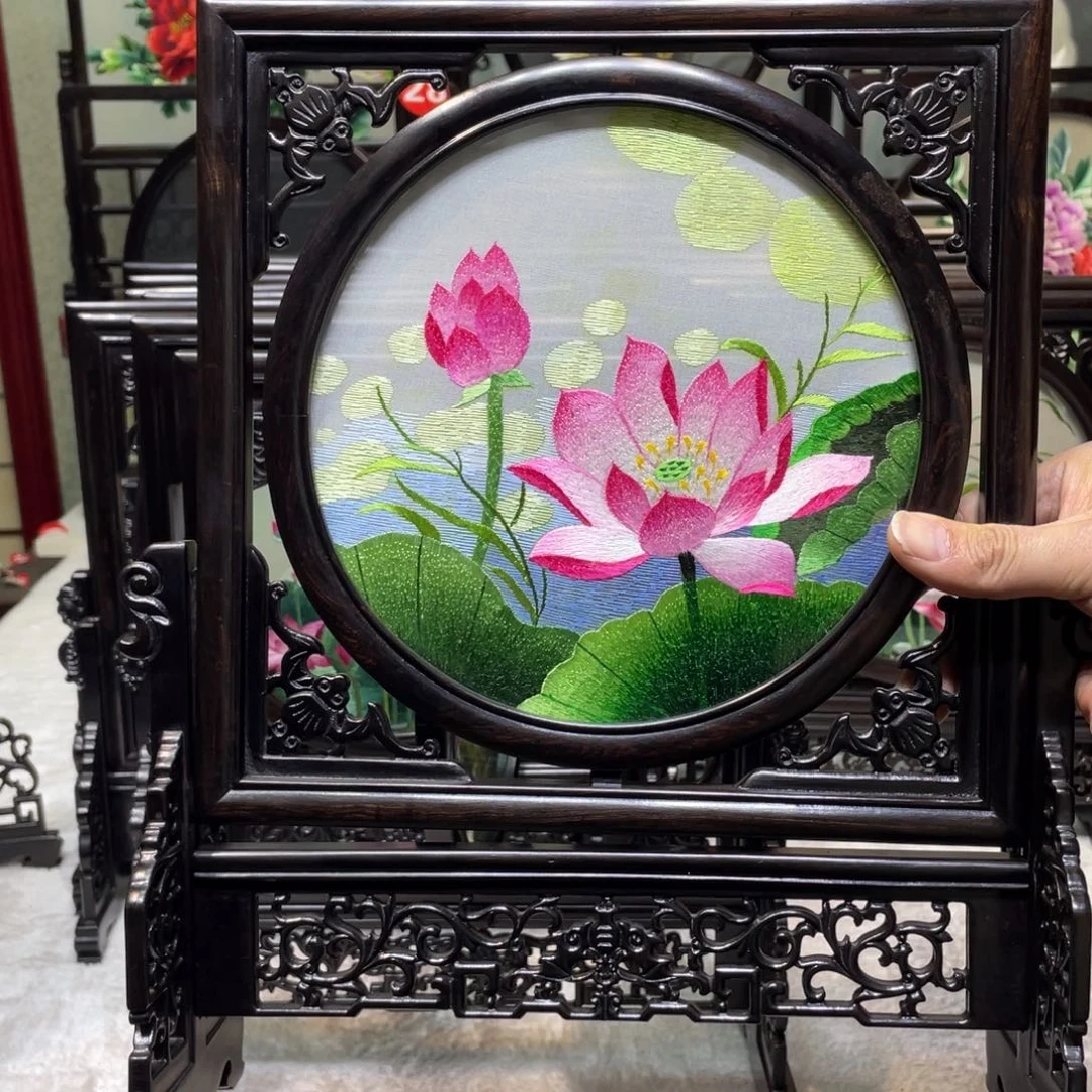 刺绣非遗传承摆件