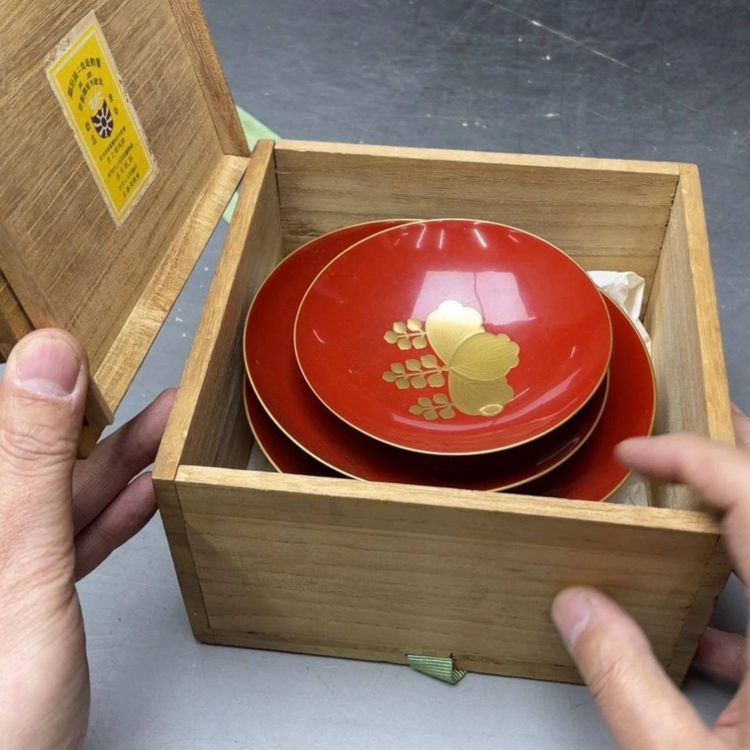 瓷片一****7密密麻麻地铺在了