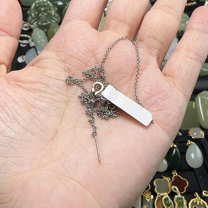 颈饰未镶嵌和田玉肚**²