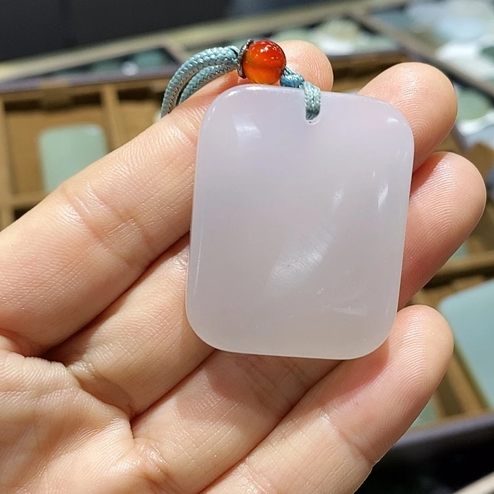 石英岩玉未镶嵌颈饰