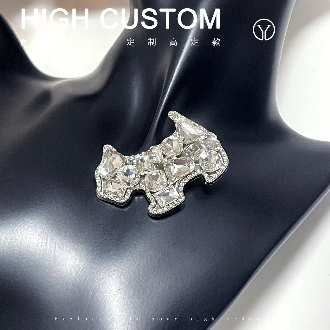 小狗满钻鸭嘴夹一只装