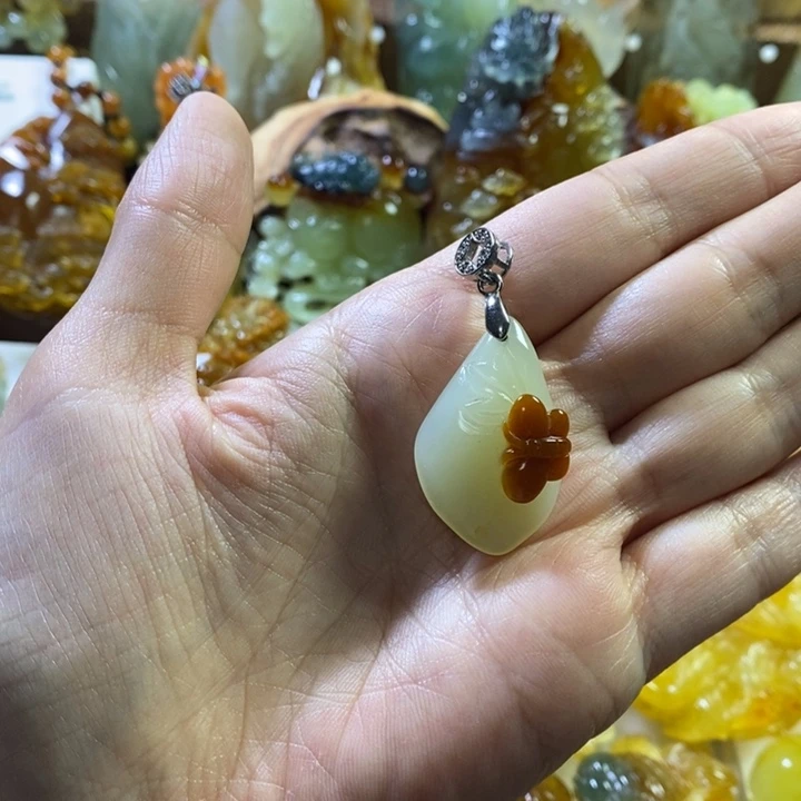 蛇纹石玉未镶嵌颈饰
