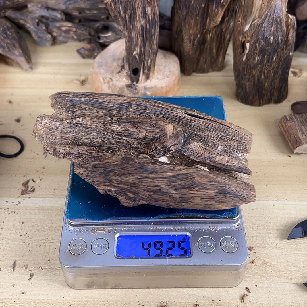 香料绿奇楠虫漏49克蓝宝石