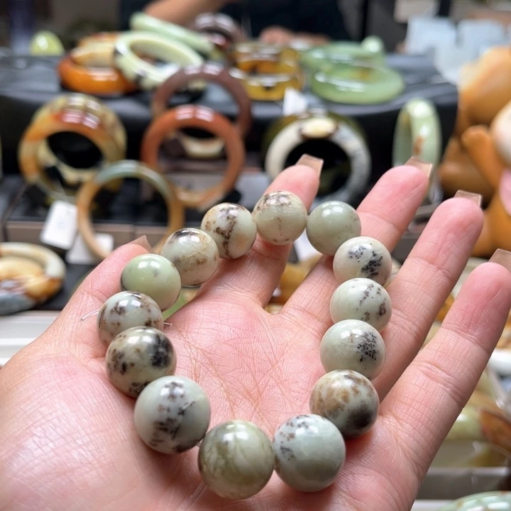 蛇纹石玉手镯未镶嵌天**莲