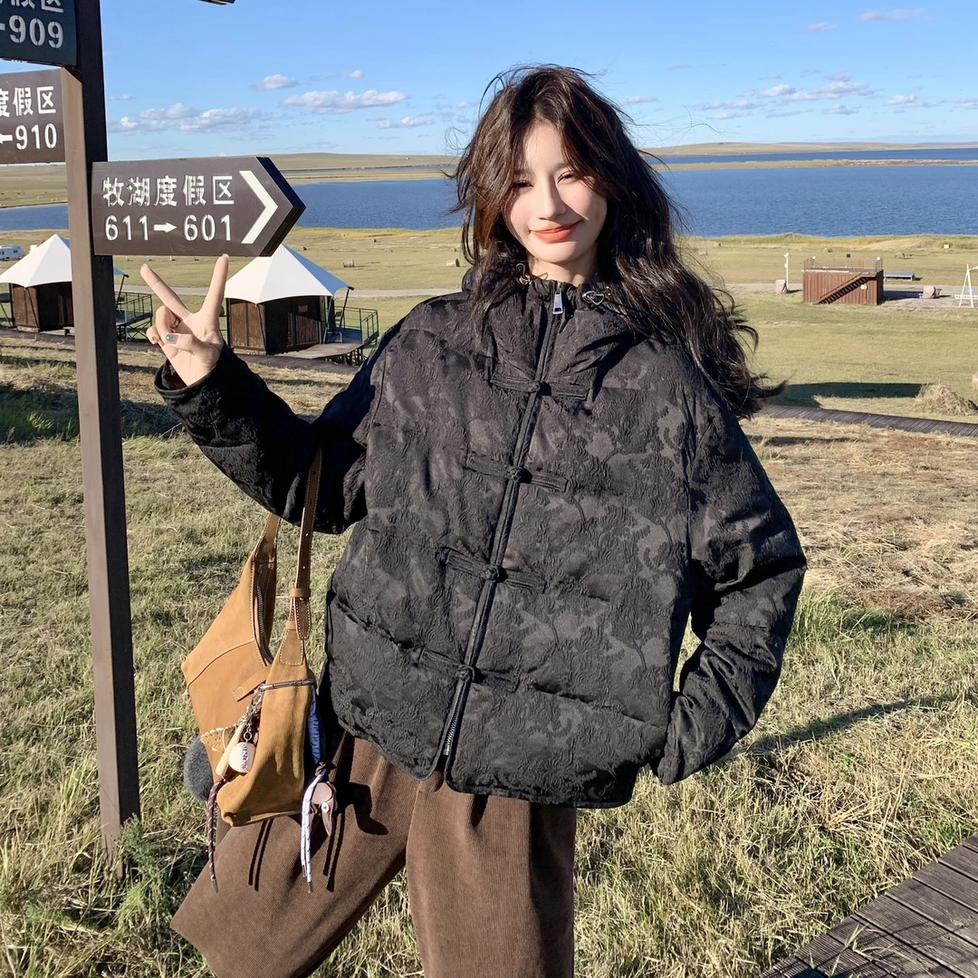黑色国风盘扣连帽羽绒服女2025冬季超火新中式精美提花白鸭绒外套