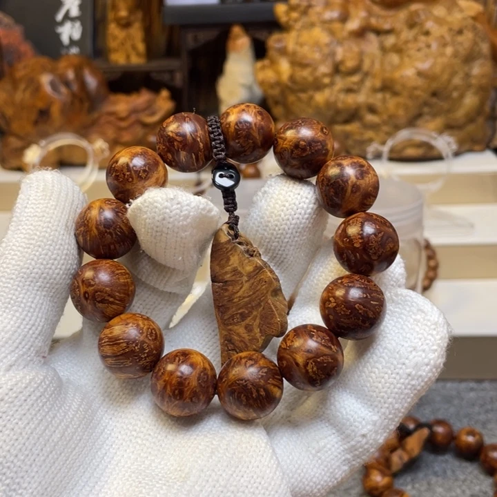 沃***源柏木（崖柏）太行崖柏1.8陈化千年结油玉透雪花变异榴