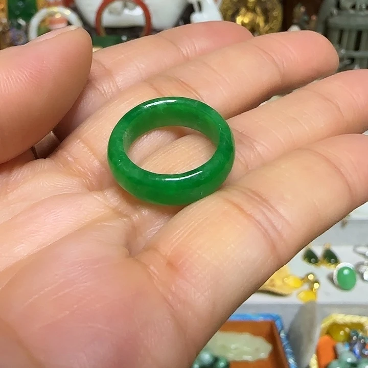 翡翠未镶嵌戒指器物之美手工制作