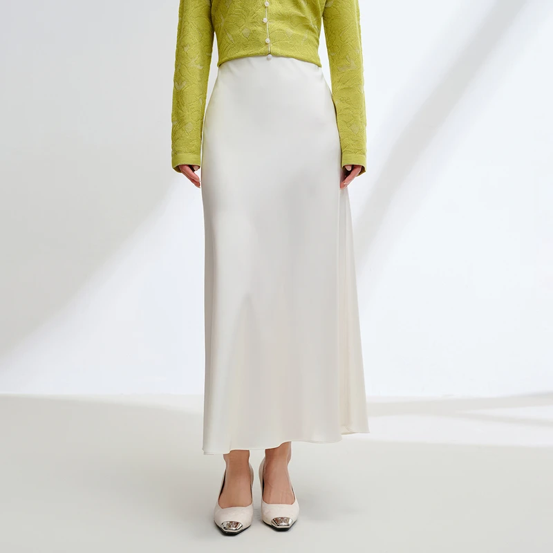 EP雅莹2025新款女装 缎面三醋酸法式优雅斜裁垂感半裙3335A