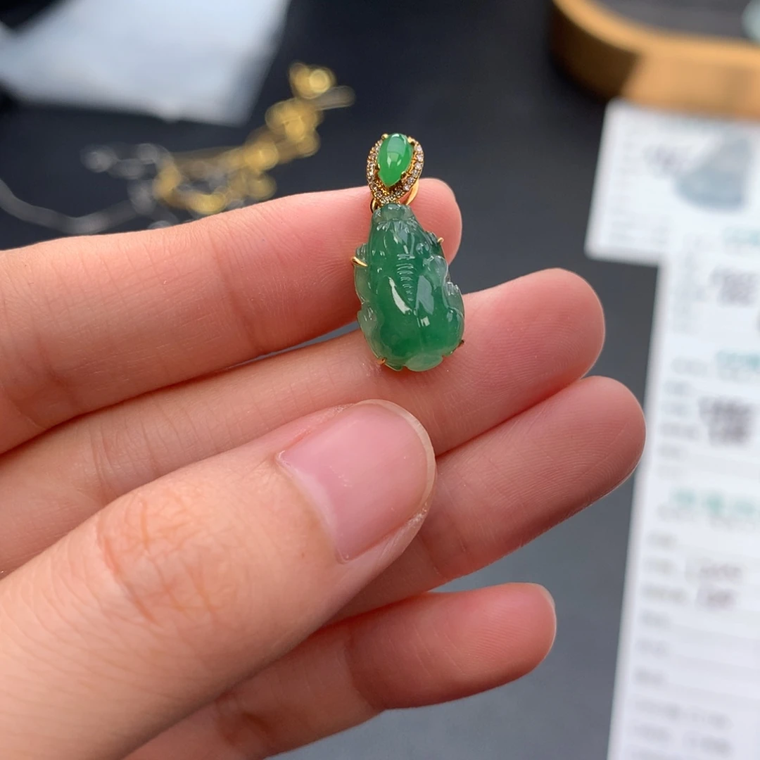 颈饰18K金镶嵌翡翠翡翠吊坠