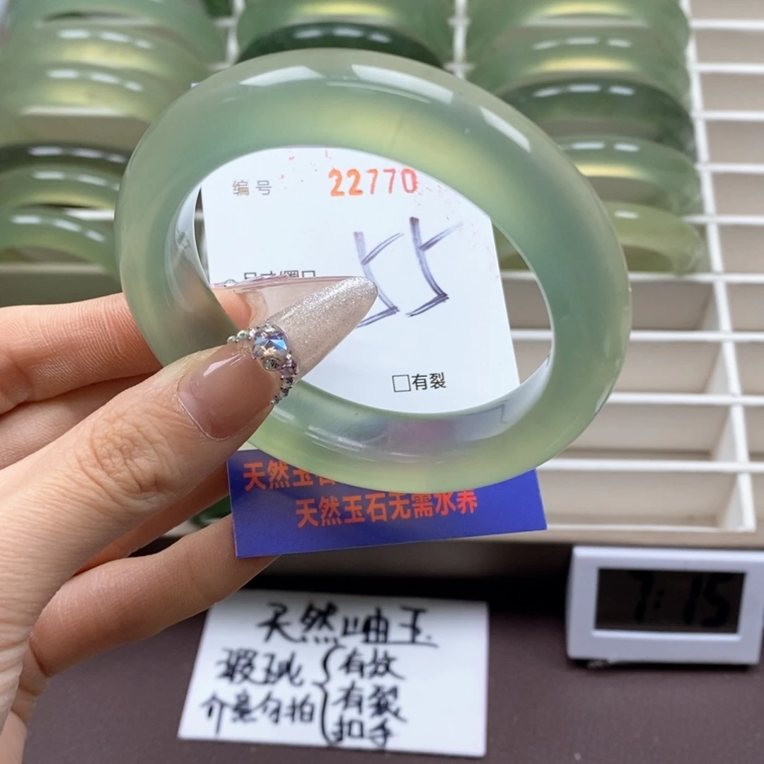 蛇纹石玉手镯未镶嵌