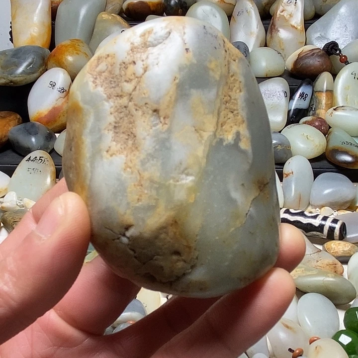 和田玉未镶嵌颈饰把件