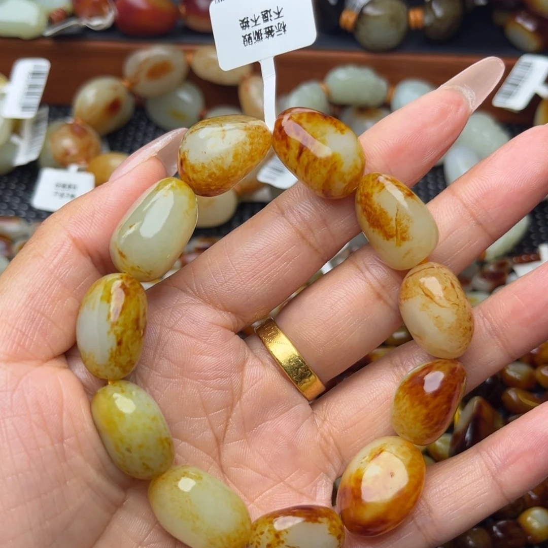 和田玉未镶嵌颈饰常**二