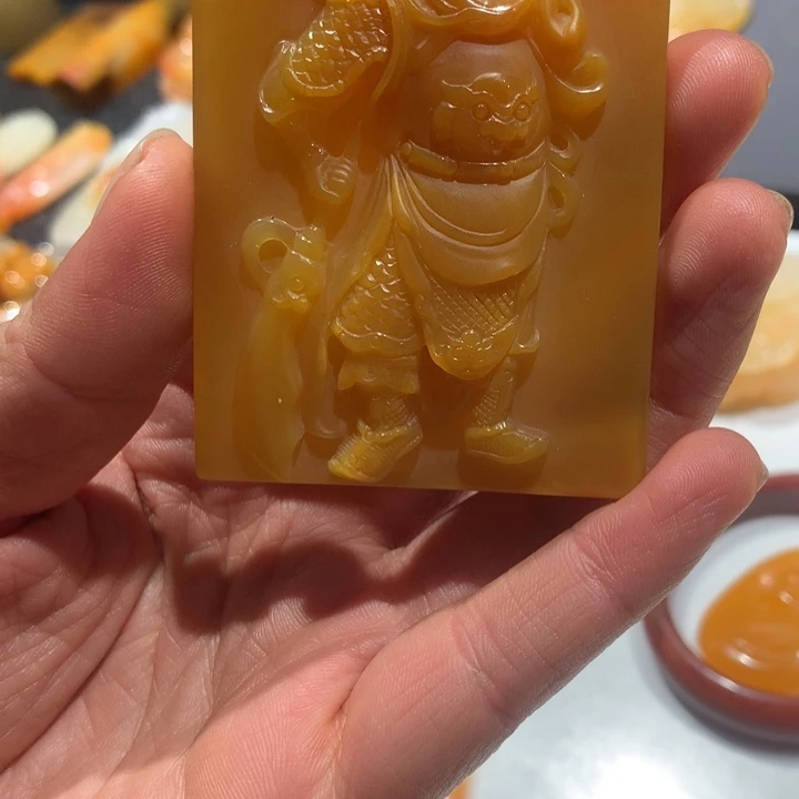 石英质玉（黄龙玉）未镶嵌颈饰