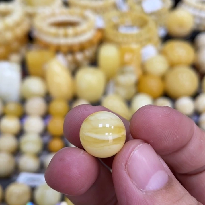 蜜蜡未镶嵌裸石12.6mm瑕疵虎皮