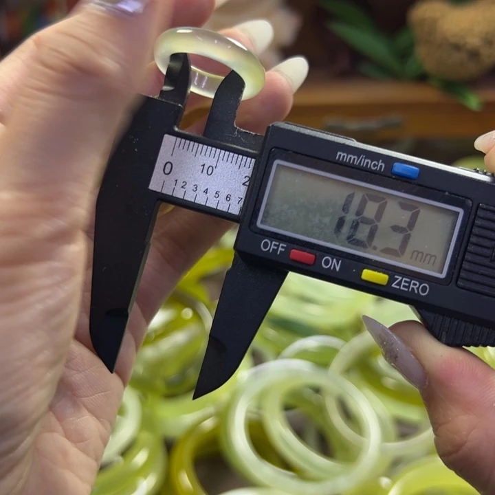 蛇纹石玉未镶嵌手镯127