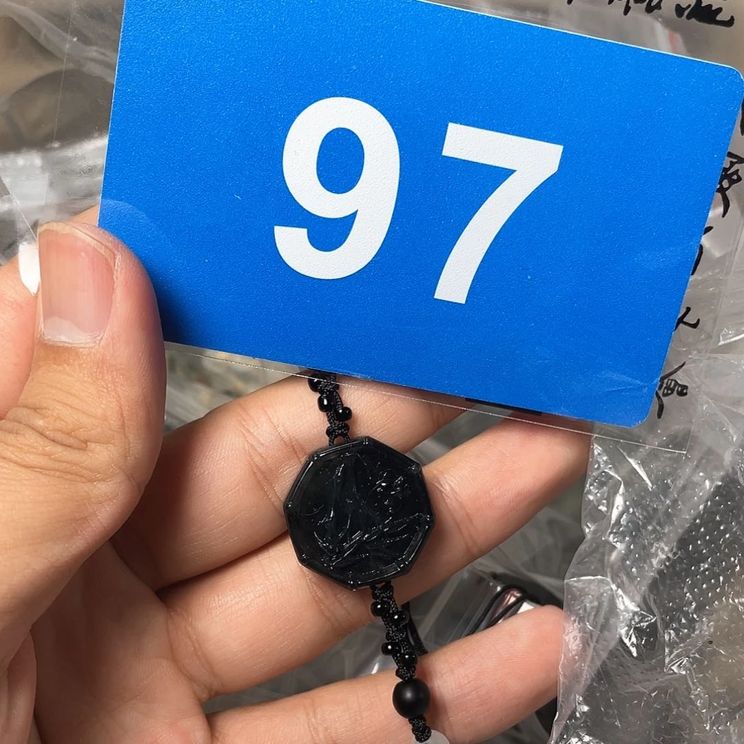 蛇纹石玉颈饰合金