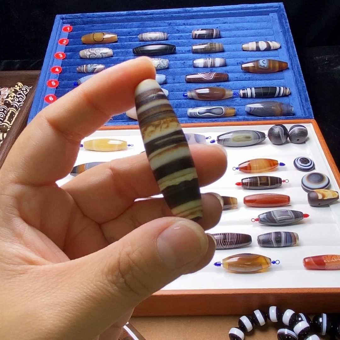 布***衣玛瑙/玉髓未镶嵌颈饰