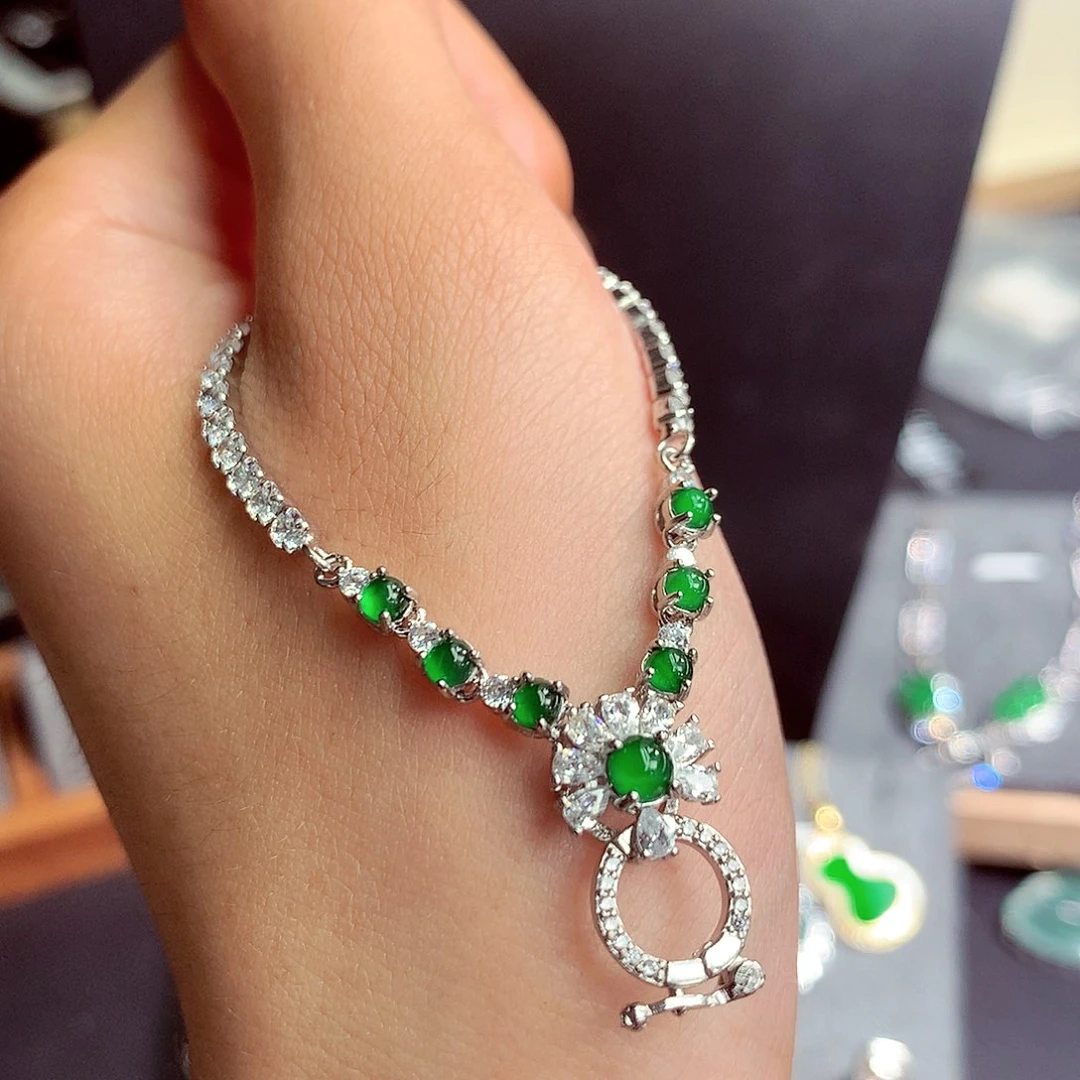 翡翠未镶嵌颈饰挂件