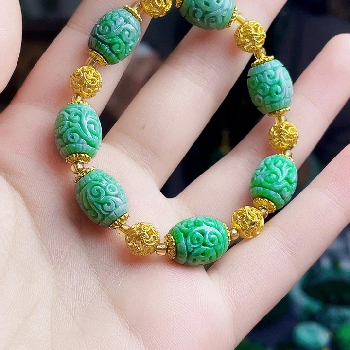 翡翠未镶嵌颈饰多样性