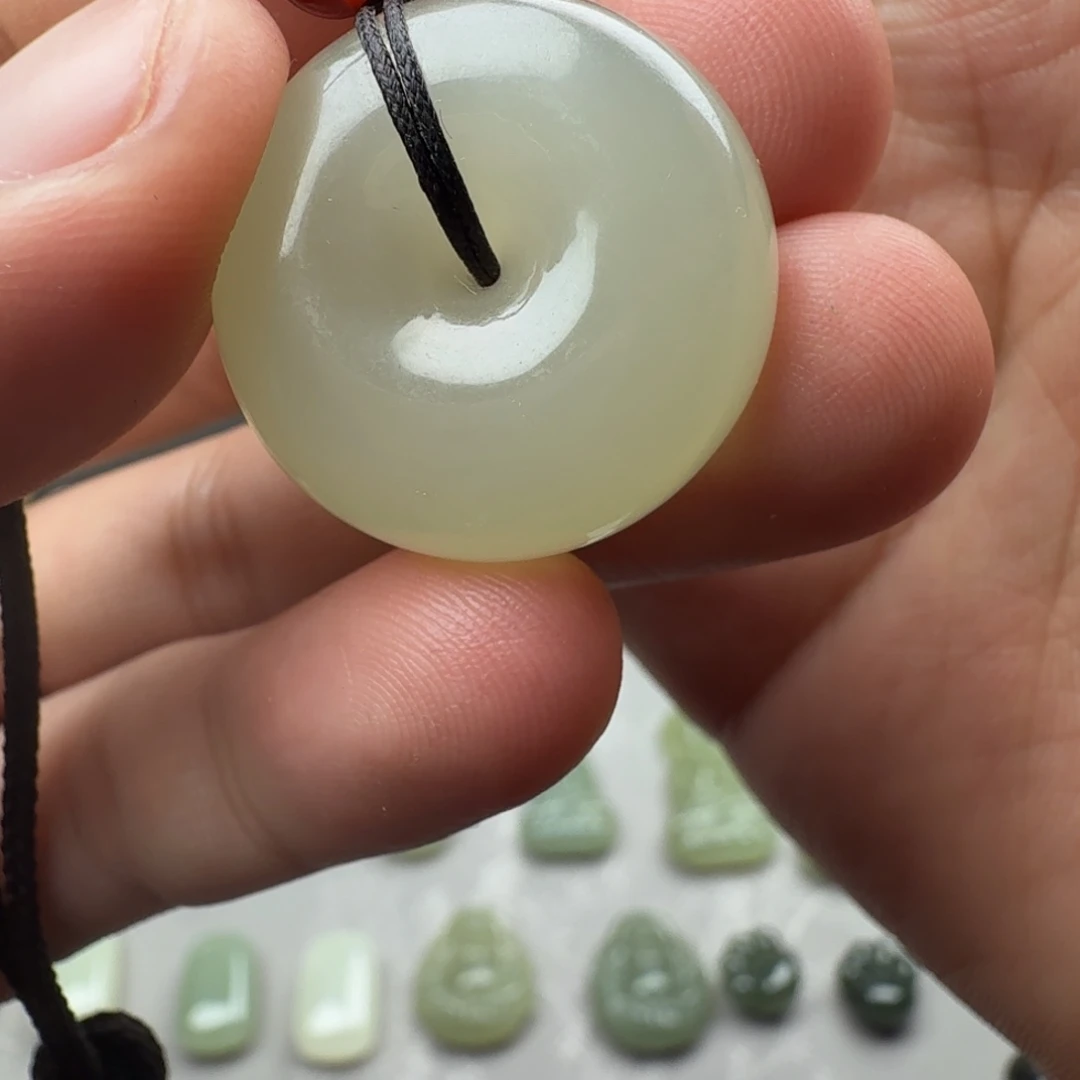 限***轩和田玉未镶嵌颈饰