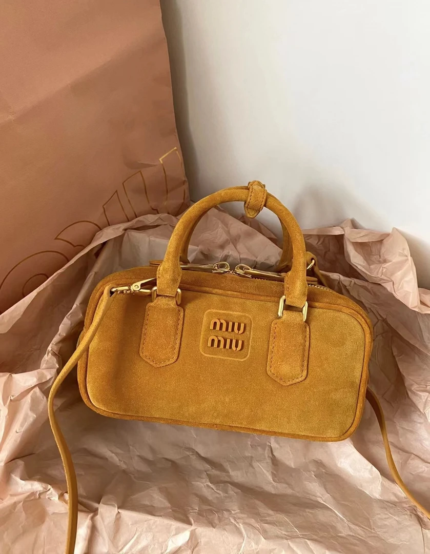 99新 MIU MIU/缪缪 黄色麂皮保龄球 小号包 15930862