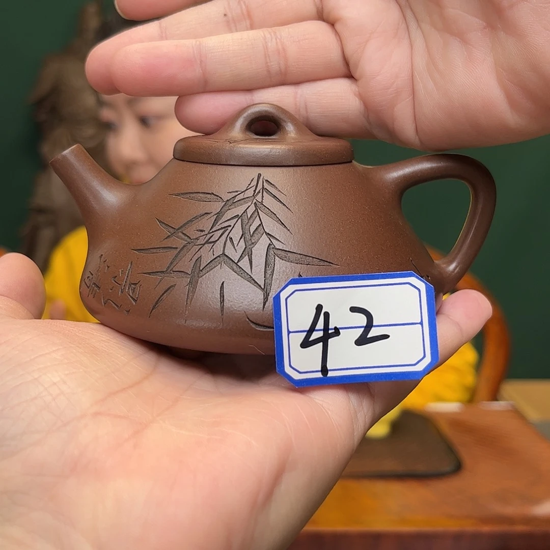 紫砂茶壶刻竹子冶